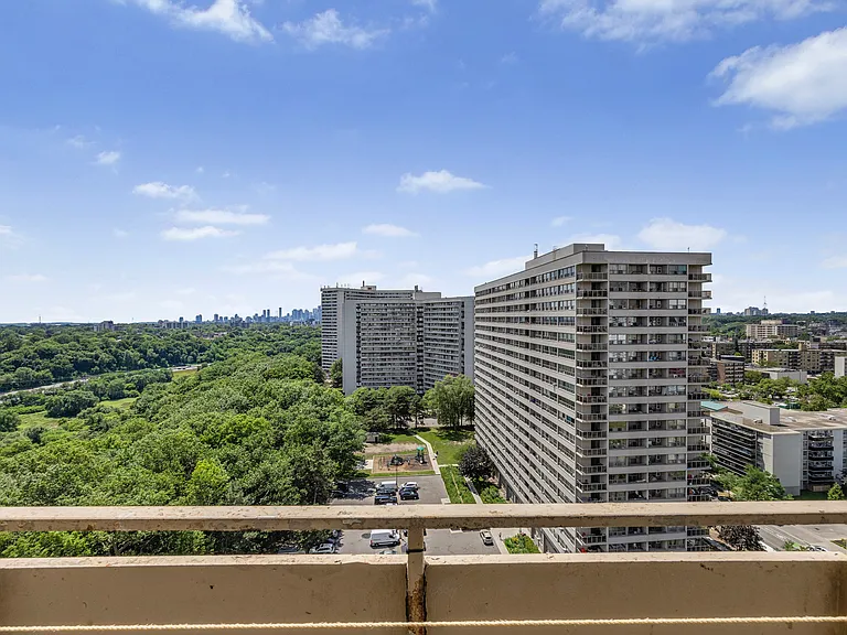 65 Thorncliffe Park Dr #1807 — Photo 19
