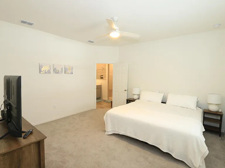 592 SW Dauphin Ave — Photo 21