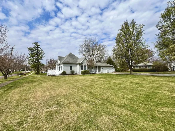 708 W Fairground Ave, Hillsboro, IL 62049