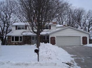 2418 Crestview Dr, Appleton, WI 54915