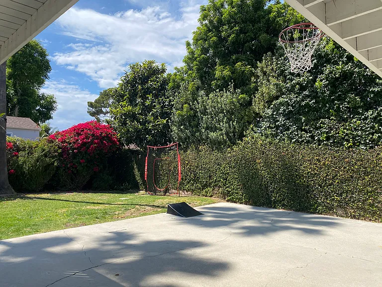 2301 Valley Dr — Photo 23