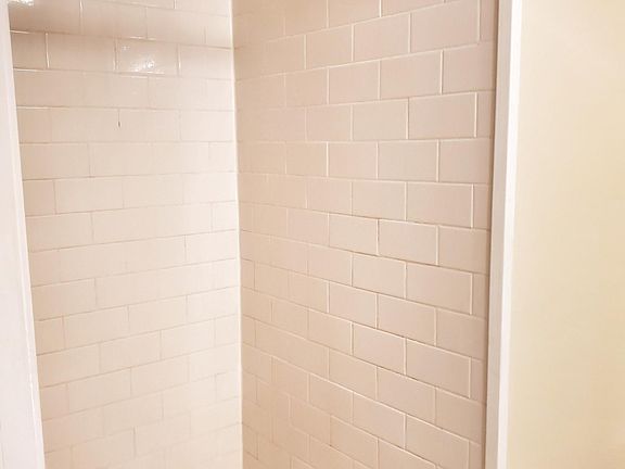 5th image of 834 N Lincoln Ave APT 2