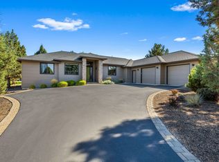 704 Golden Pheasant Dr, Redmond, OR 97756