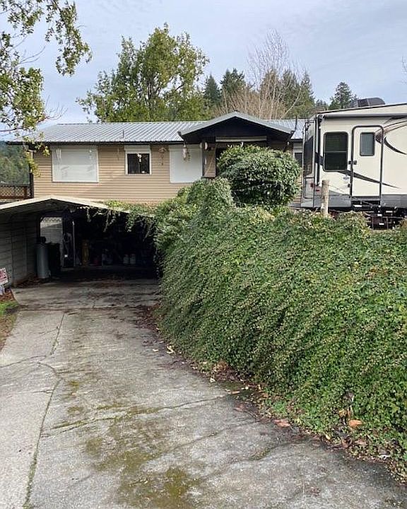 lower entrance to basement 
