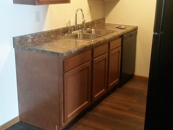 3rd image of 607 Kenwood Ave APT 107
