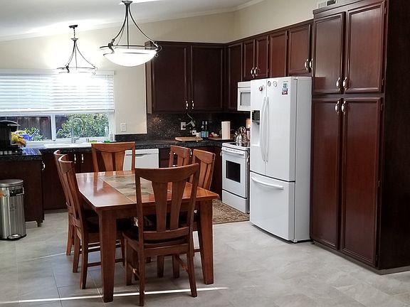 3rd image of 4539 Crocus Dr