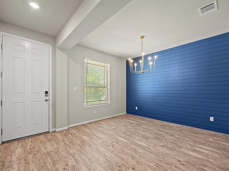 19004 Quebrada Dr — Photo 6