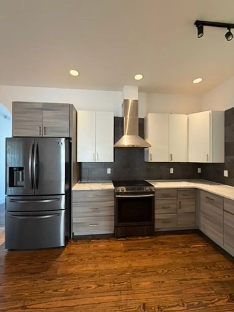 50% Off First Months Rent As A Welcome From The Owner Charming Newly Remodeled 2 Bedroom Home In ... — Photo 3