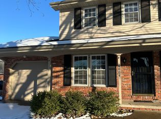6004 N Old Orchard Dr, Peoria, IL 61614