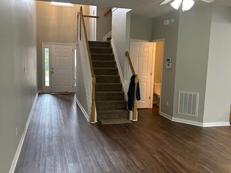 230 Prescott Ln — Photo 2
