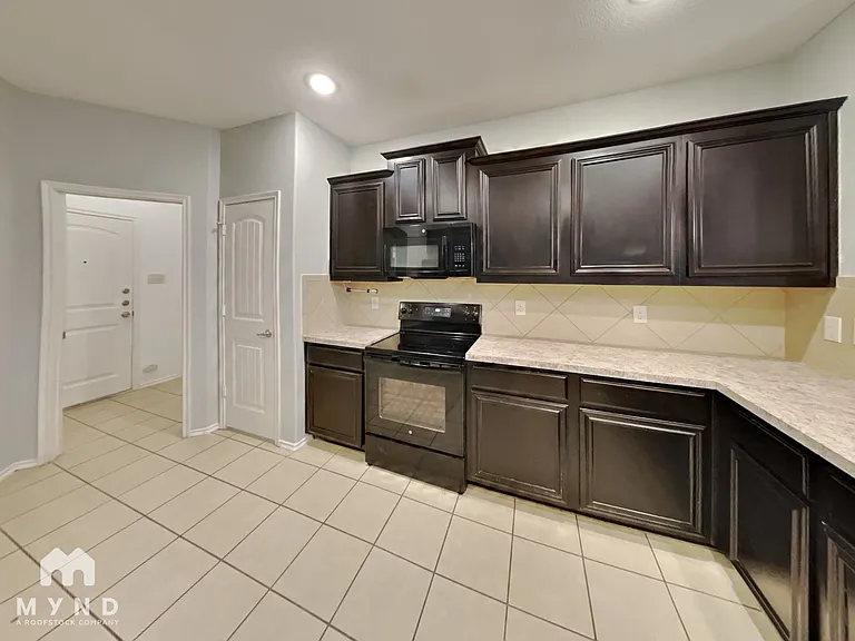 414 Jasmine Cir — Photo 6