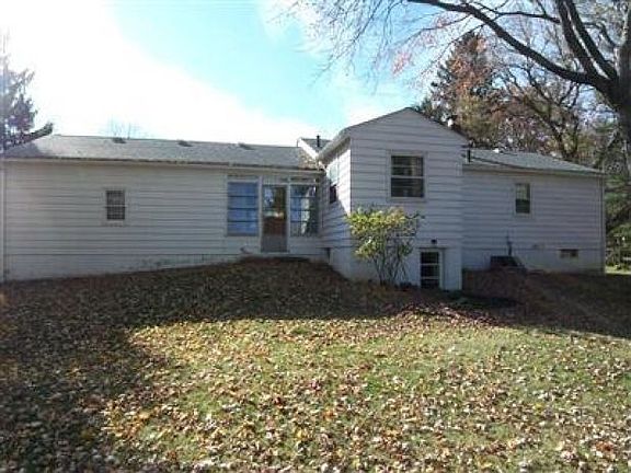 3rd image of 1075 Tallmadge Rd