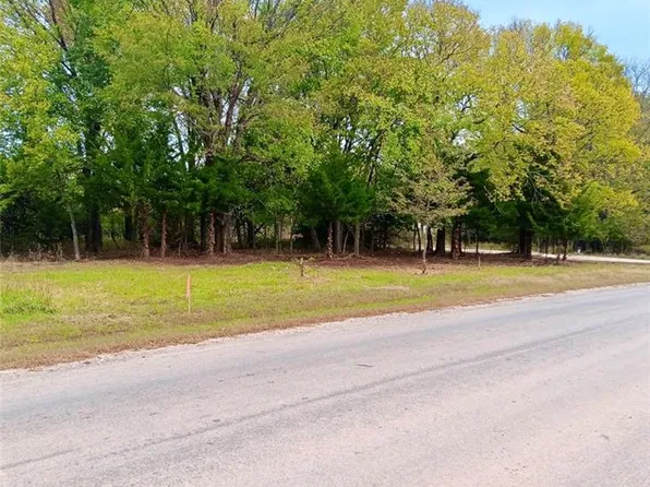 1 Locust Ln, Linn Valley, KS 66040