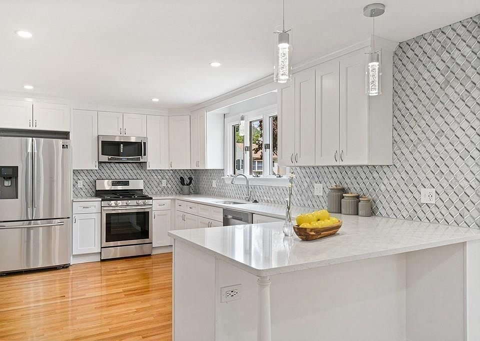 1st image of 485 Wood Ln