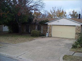 2nd image of 827 Lawndale Dr