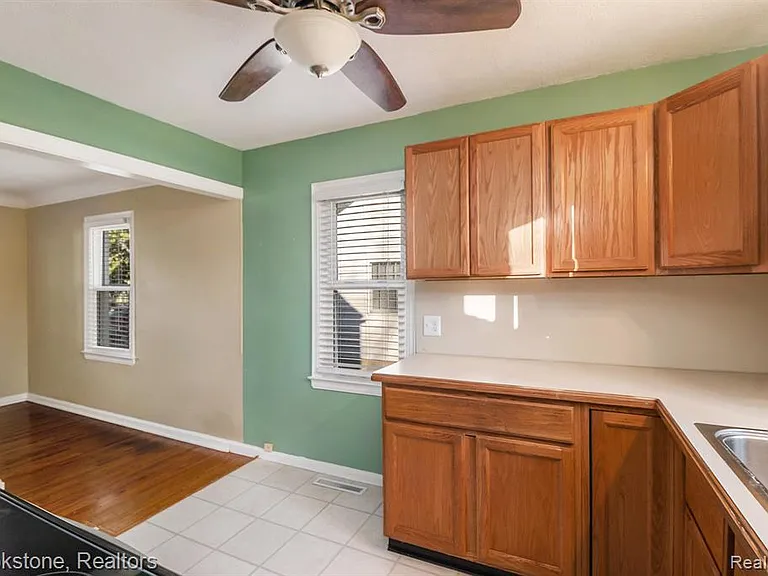1816 Dallas Ave — Photo 1