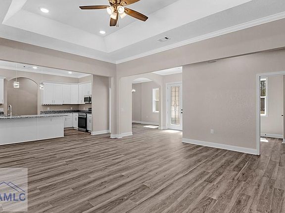 4th image of 401 Melody Dr