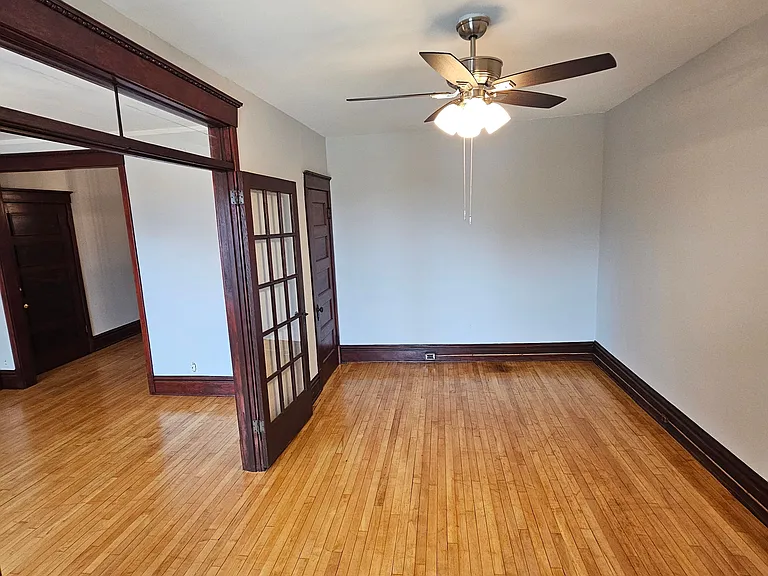 West Franklin Avenue Apartments — Photo 29
