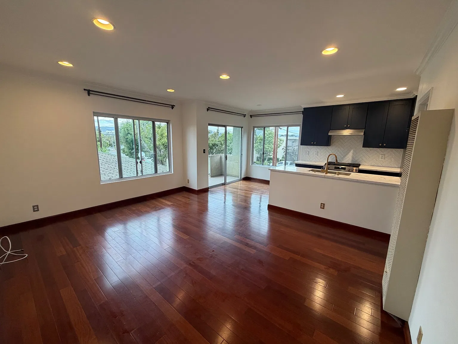2 bed, 800 sqft, $4,450 — Photo 4