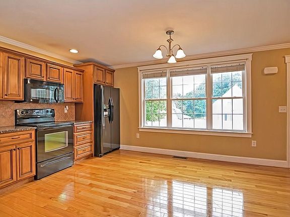 3rd image of 6 Ives St #C