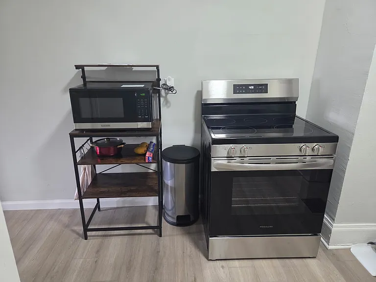 3552 Woodburn Ave #4 — Photo 7