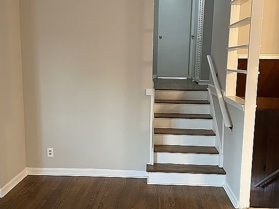5th image of 3516 Glendale Ln NW
