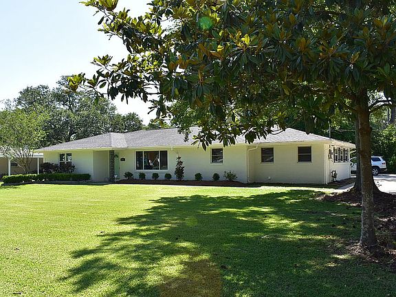 2nd image of 300 Barrios Ave