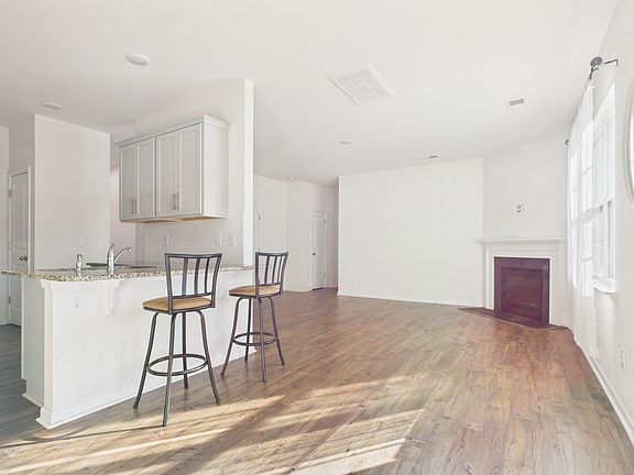 5th image of 2032 Highland Knoll Dr