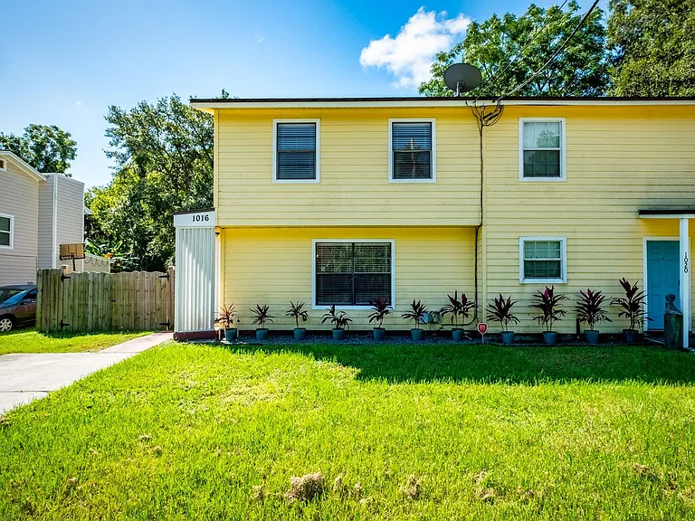1016 Assisi Ln — Photo 4