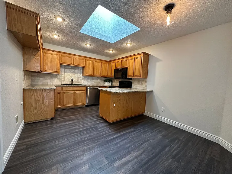 5900 Aloe Ct — Photo 6