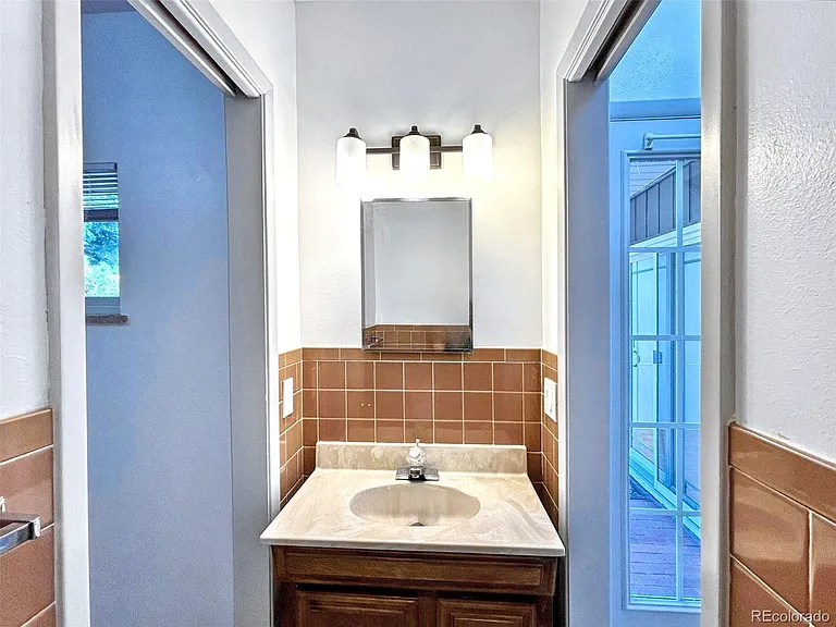 5960 S Logan Ct — Photo 20