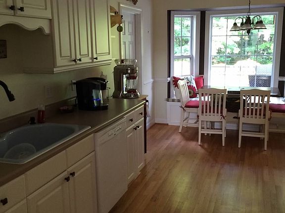 Kitchen and breakfast nook