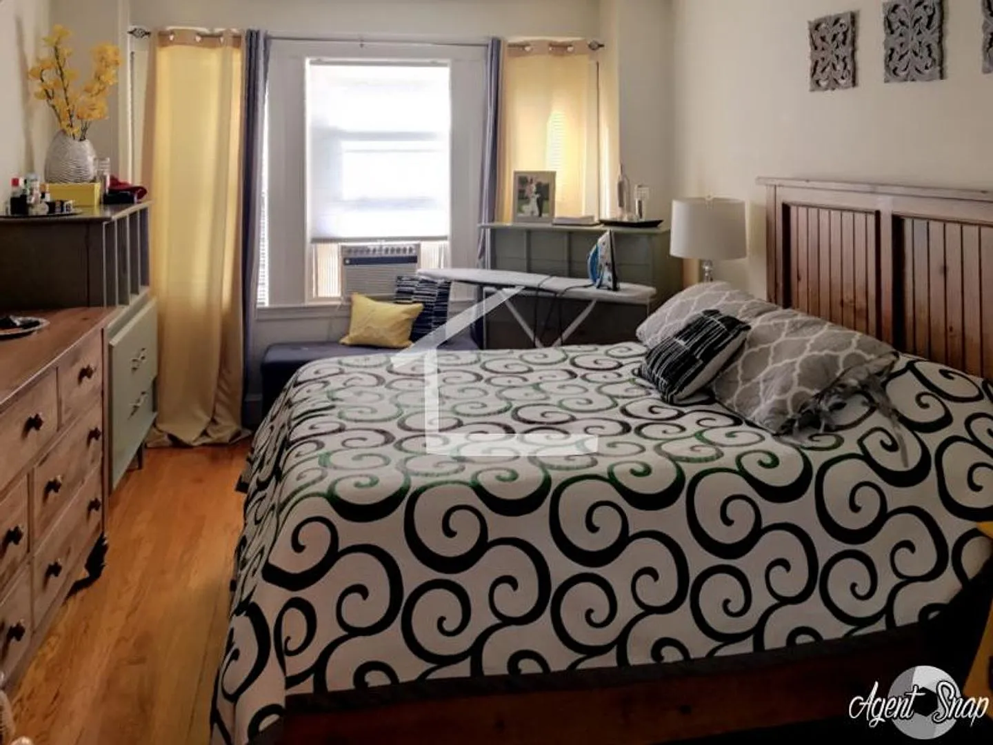 NO FEE! Affordable Brighton 2 Bed Near T! No Students, Sorry! — Photo 2