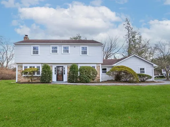 18 Mapleshade Lane, Stony Brook, NY 11790