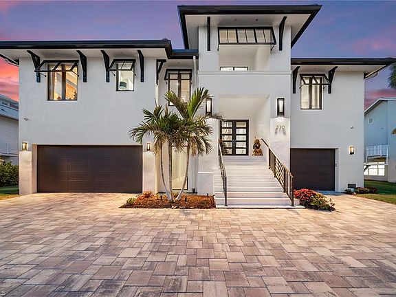 3rd image of 210 Topanga DR