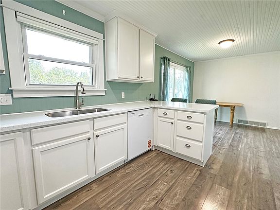 2nd image of 1129 Center Avenue
