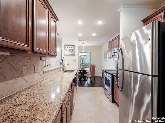 3rd image of 100 Lorenz Rd APT 1006