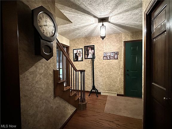 4th image of 300 S Colonial Dr