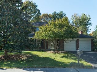 9208 Trentham Ln, Louisville, KY 40242