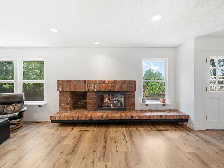 10217 Julian St — Photo 13