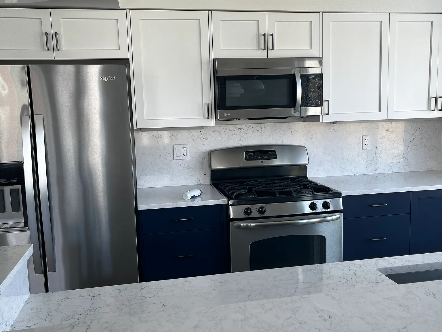 1 bed, 850 sqft, $1,900 — Photo 2