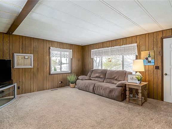 5th image of 913 Adair St