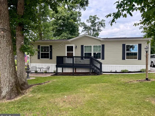87 Mobile Dr, Thomasville, PA 17364