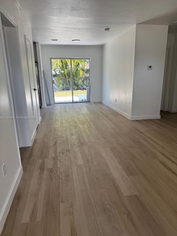 3840 NE 12th Ave, photo 2