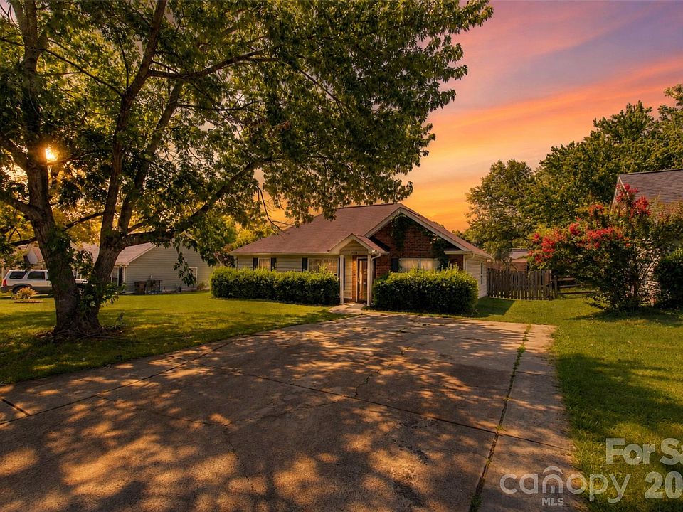 1st image of 1737 Rosewell Dr