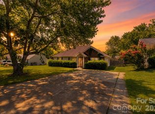 1737 Rosewell Dr, Rock Hill, SC 29732