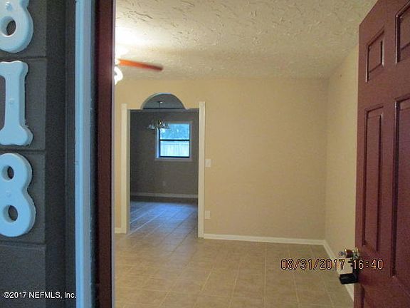 4th image of 818 Parkwood Pl