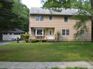 1030 Old Medford Ave, Farmingville, NY 11738