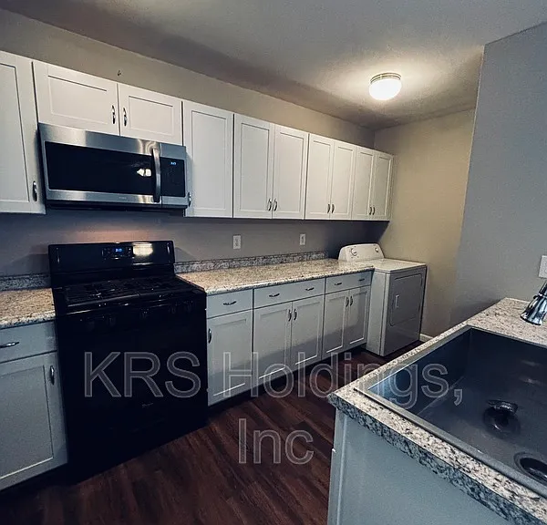 817 Pleasant St — Photo 8