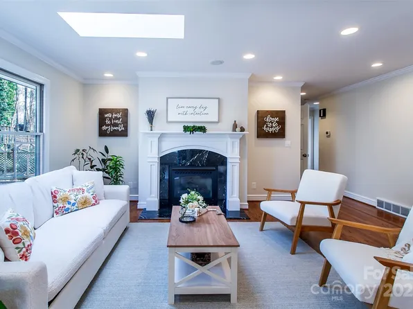 101 Meadowcrest Dr, Flat Rock, NC 28731